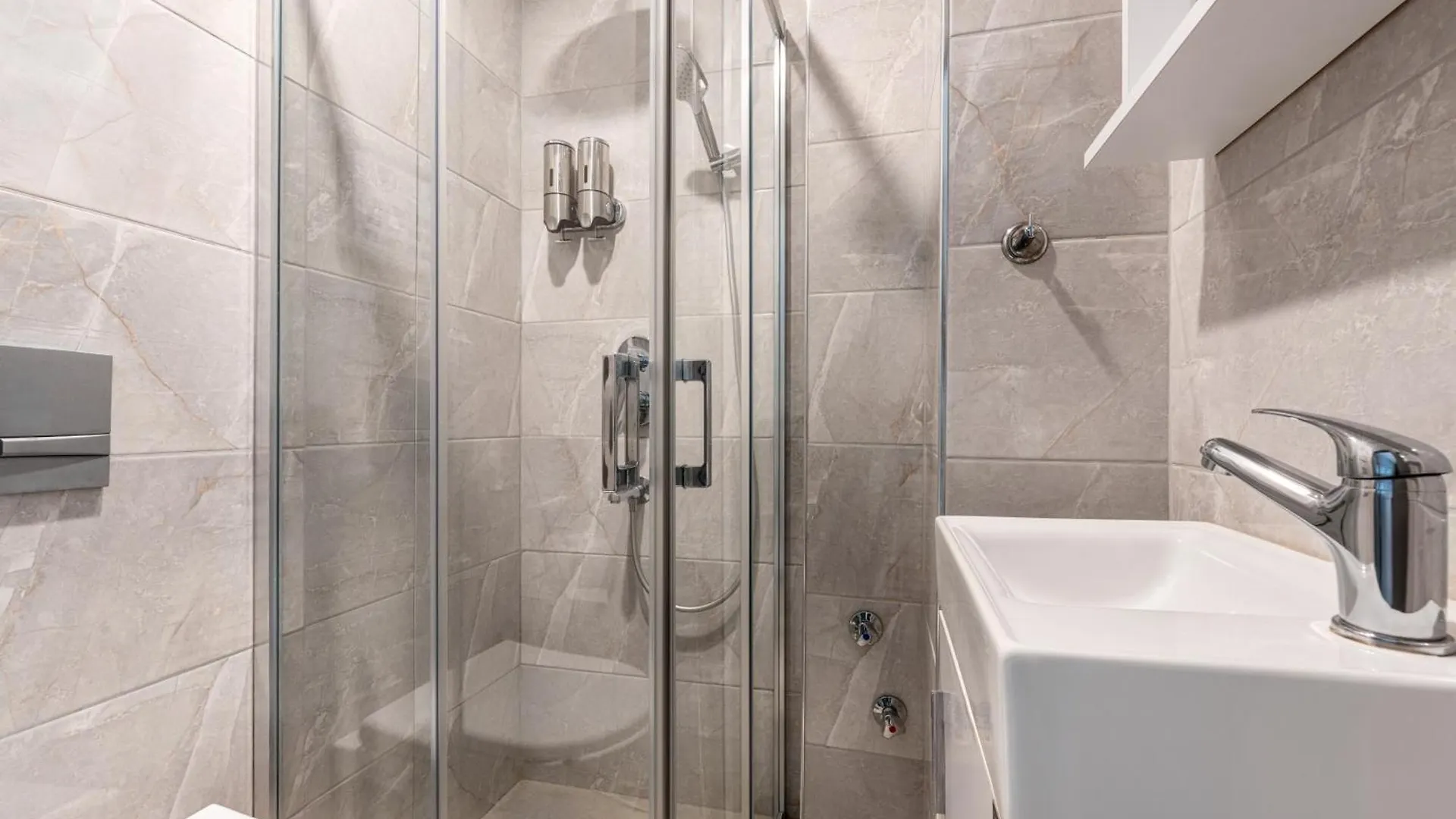 Echinus Lara Hotel